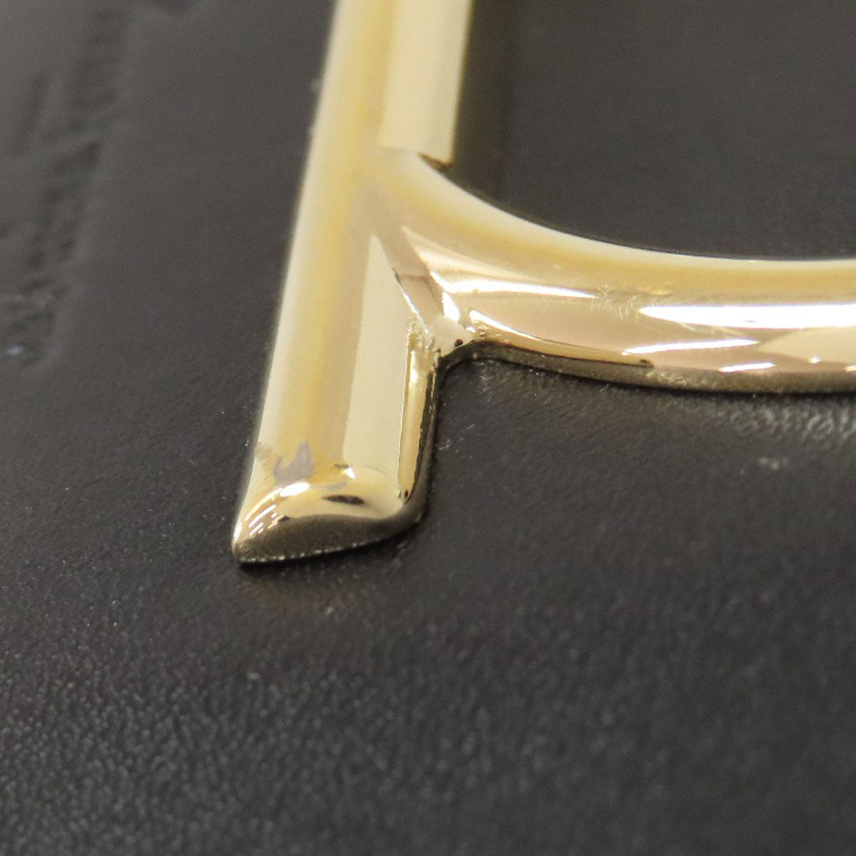 Salvatore Ferragamo サルヴァトーレフェラガモ ガンチーニ金具 長財布（小銭入れあり） レザー レディース 中古