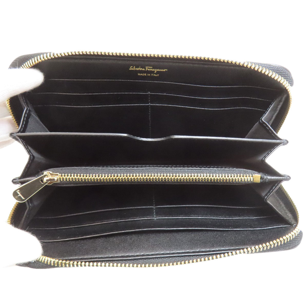 Salvatore Ferragamo サルヴァトーレフェラガモ ガンチーニ金具 長財布（小銭入れあり） レザー レディース 中古