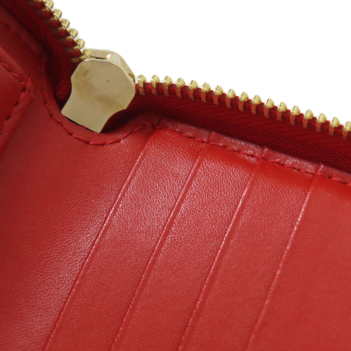 Salvatore Ferragamo サルヴァトーレフェラガモ ガンチーニ金具 二つ折り財布（小銭入れあり） レザー レディース 中古
