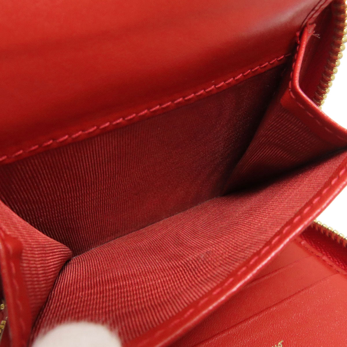 Salvatore Ferragamo サルヴァトーレフェラガモ ガンチーニ金具 二つ折り財布（小銭入れあり） レザー レディース 中古