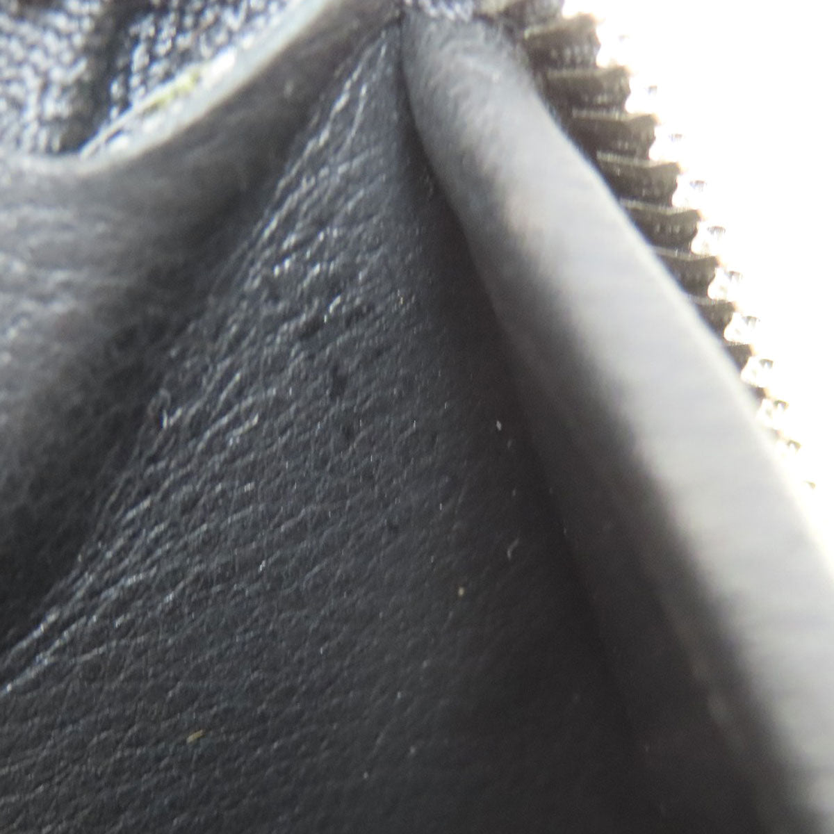 LOUIS VUITTON ルイヴィトン M58412 ジッピー・ウォレット ヴェルティカル 長財布（小銭入れあり） トリヨン レディース 中古