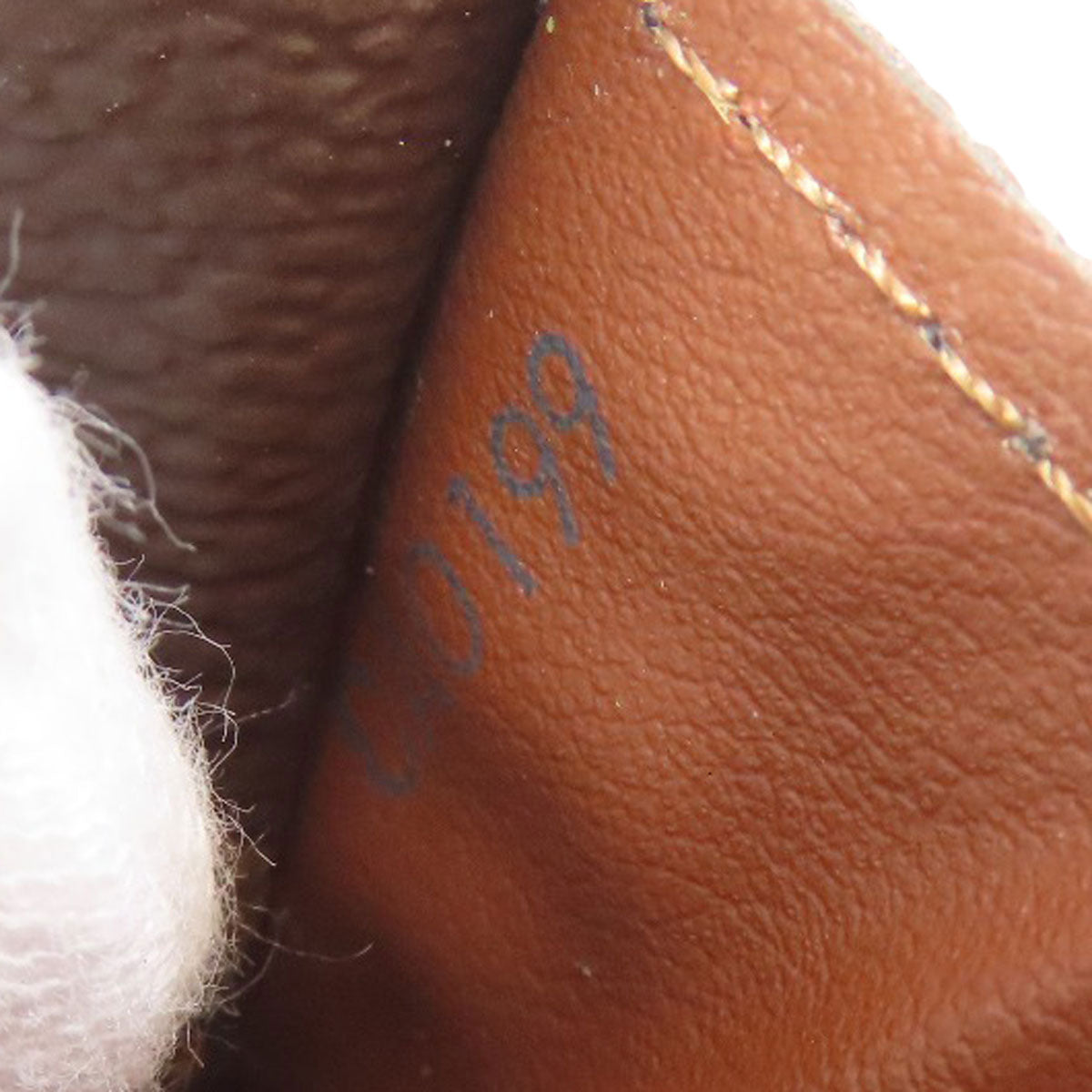 LOUIS VUITTON ルイヴィトン M60531 ポルトフォイユ・サラ 長財布（小銭入れあり） モノグラムキャンバス レディース 中古
