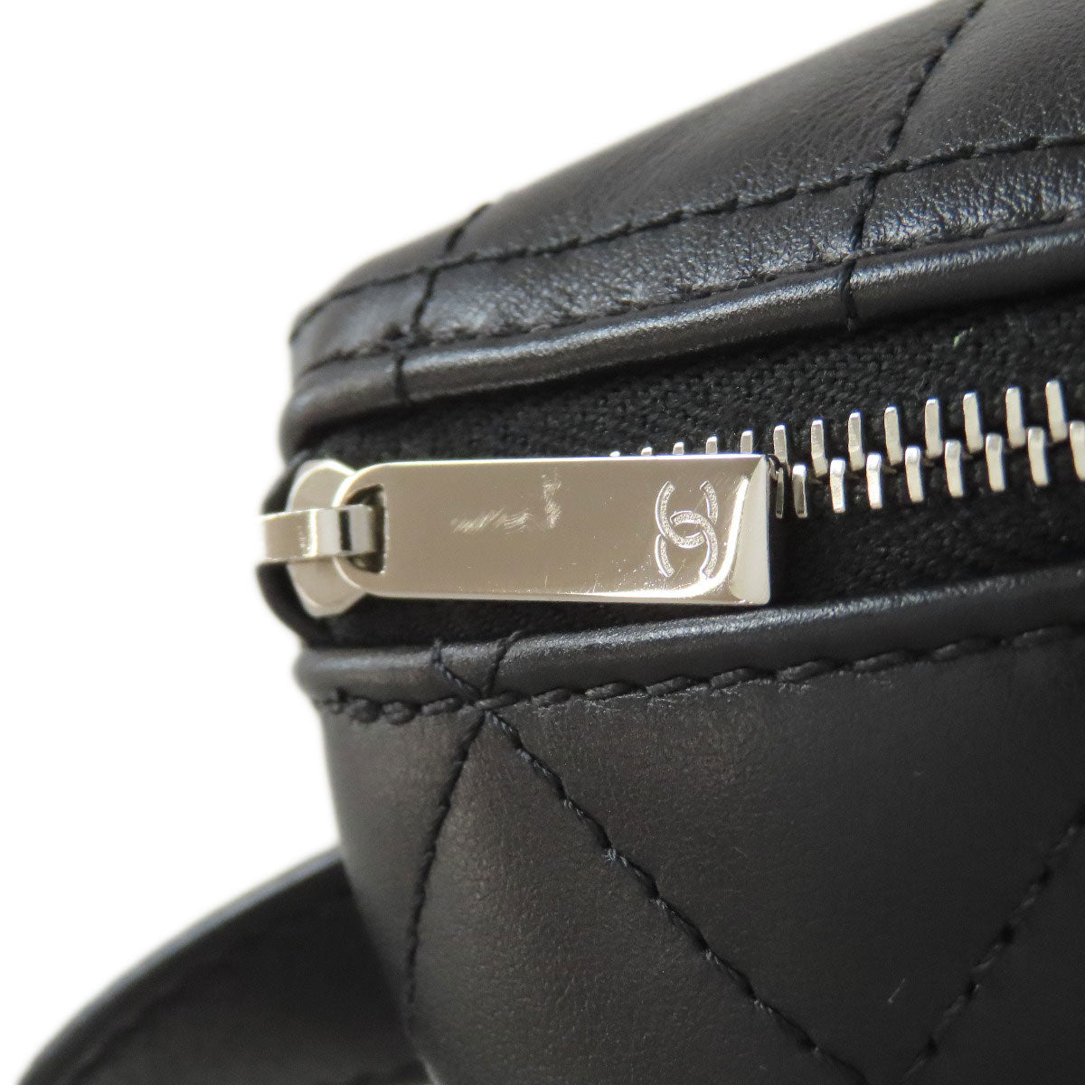 CHANEL シャネル マトラッセ シルバー金具 ヒップバッグ・ウエストバッグ ラムスキン レディース 中古