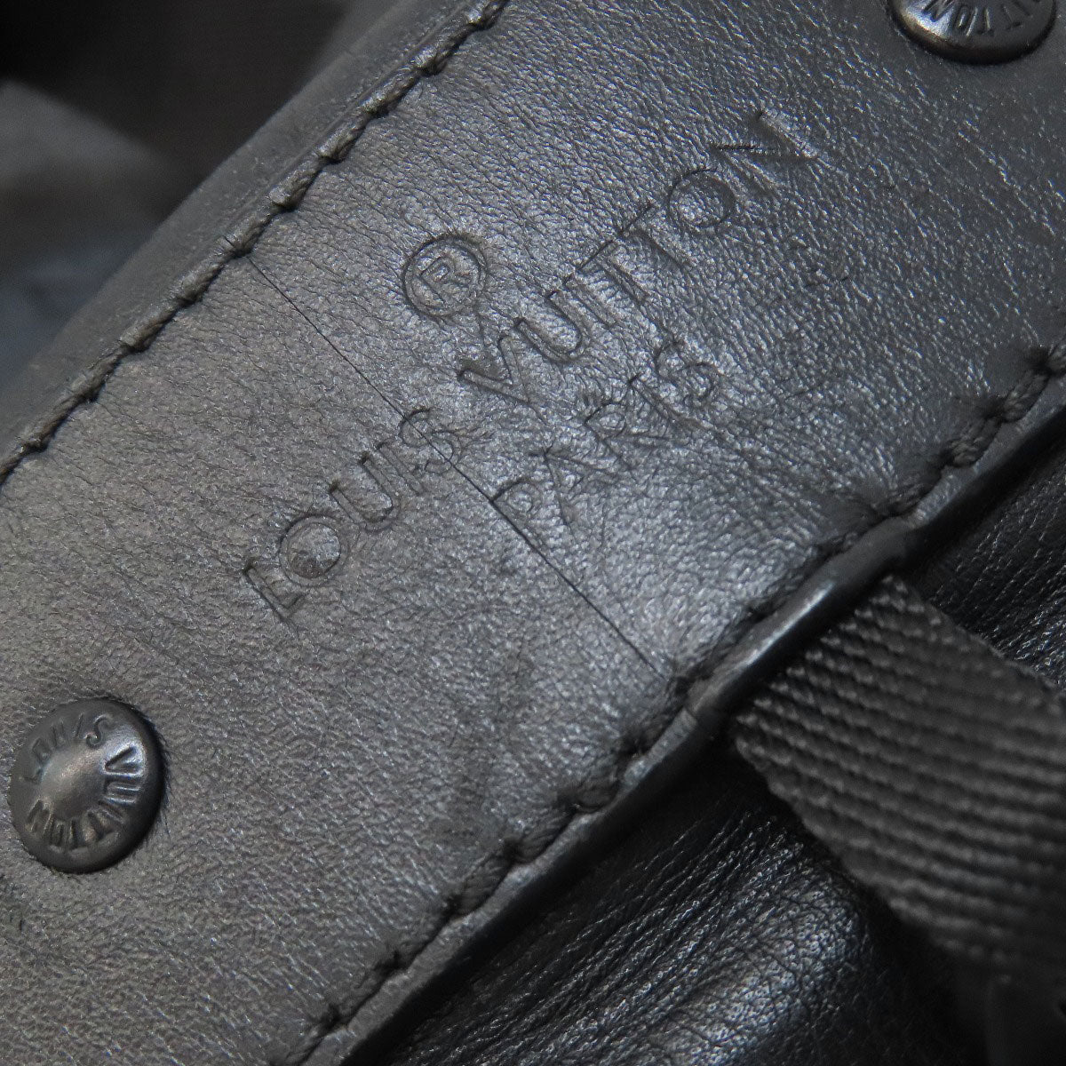 LOUIS VUITTON ルイヴィトン M43680 ディスカバリー バックパック リュック・デイパック モノグラムシャドウ レディース 中古
