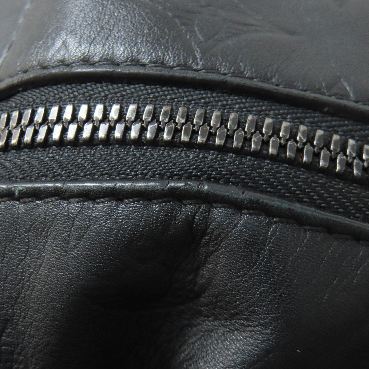 LOUIS VUITTON ルイヴィトン M43680 ディスカバリー バックパック リュック・デイパック モノグラムシャドウ レディース 中古