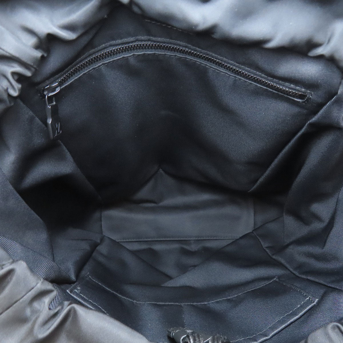 LOUIS VUITTON ルイヴィトン M43680 ディスカバリー バックパック リュック・デイパック モノグラムシャドウ レディース 中古