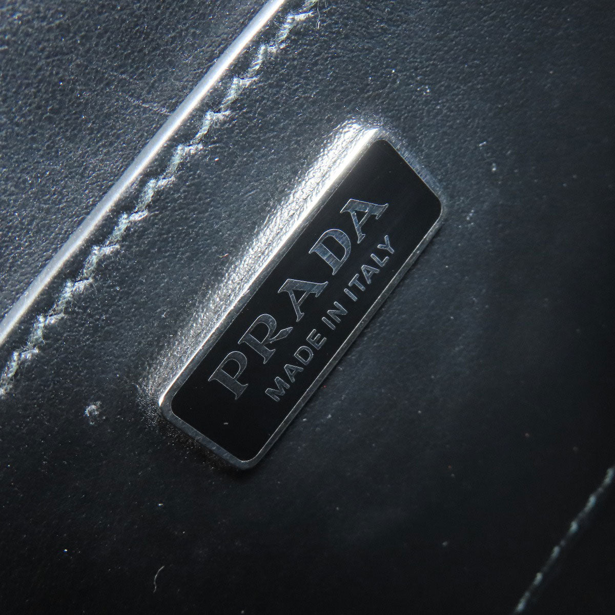 PRADA プラダ ロゴ ブラッシュドレザー ショルダーバッグ レザー レディース 中古