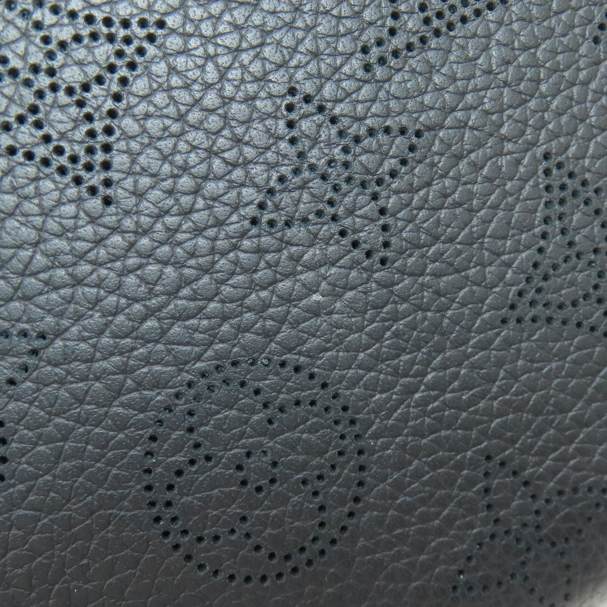 LOUIS VUITTON ルイヴィトン M61867 ジッピー・ウォレット 長財布（小銭入れあり） マヒナレザー レディース 中古