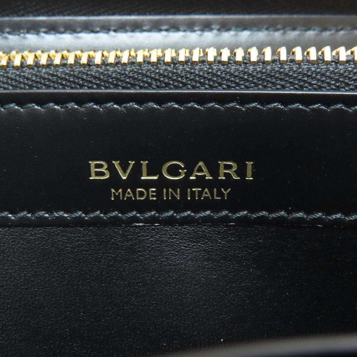 BVLGARI ブルガリ ビーゼロワンチャーム 長財布（小銭入れあり） レザー レディース 中古