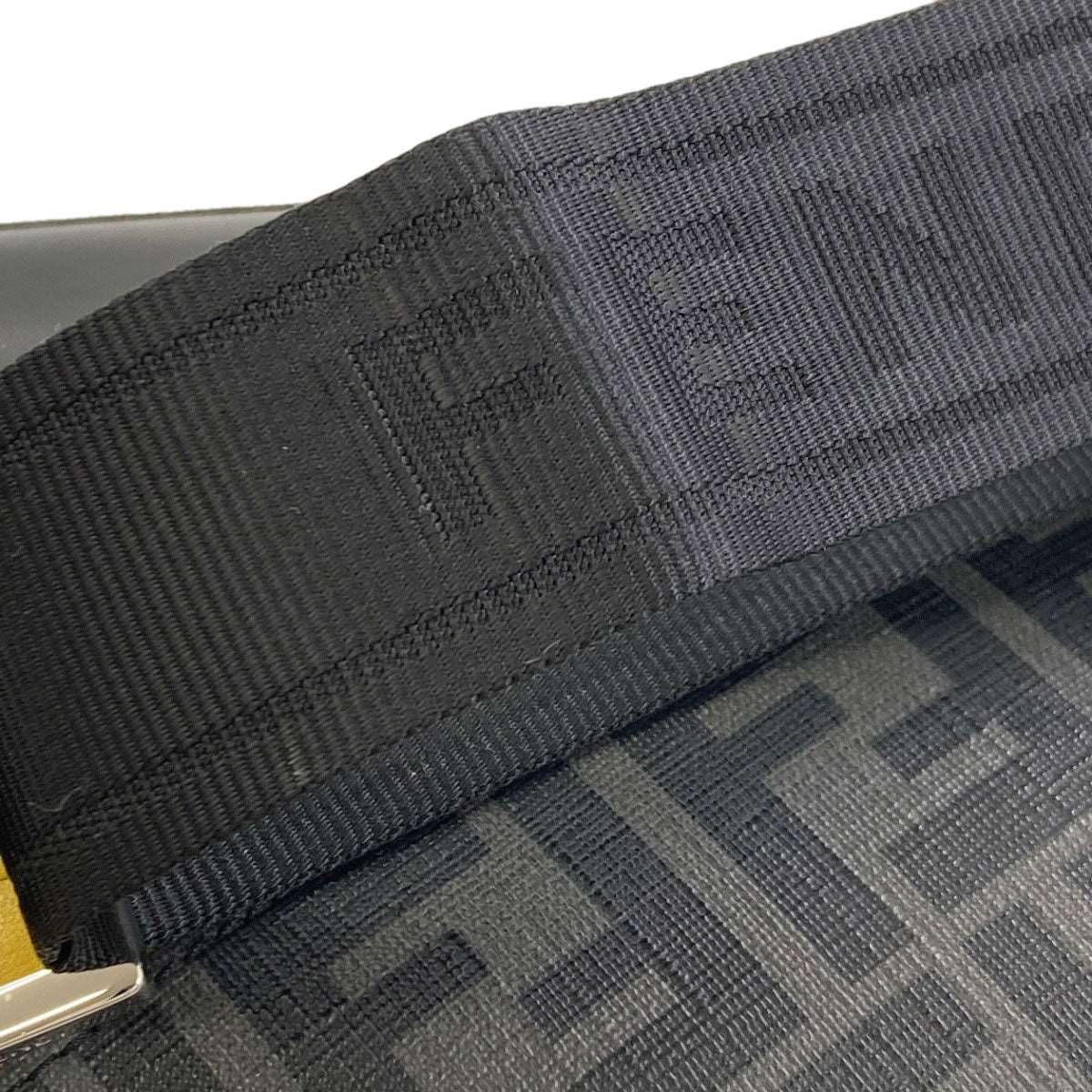 FENDI フェンディ ダイアゴナル カメラケース ショルダーバッグ レザー レディース 中古