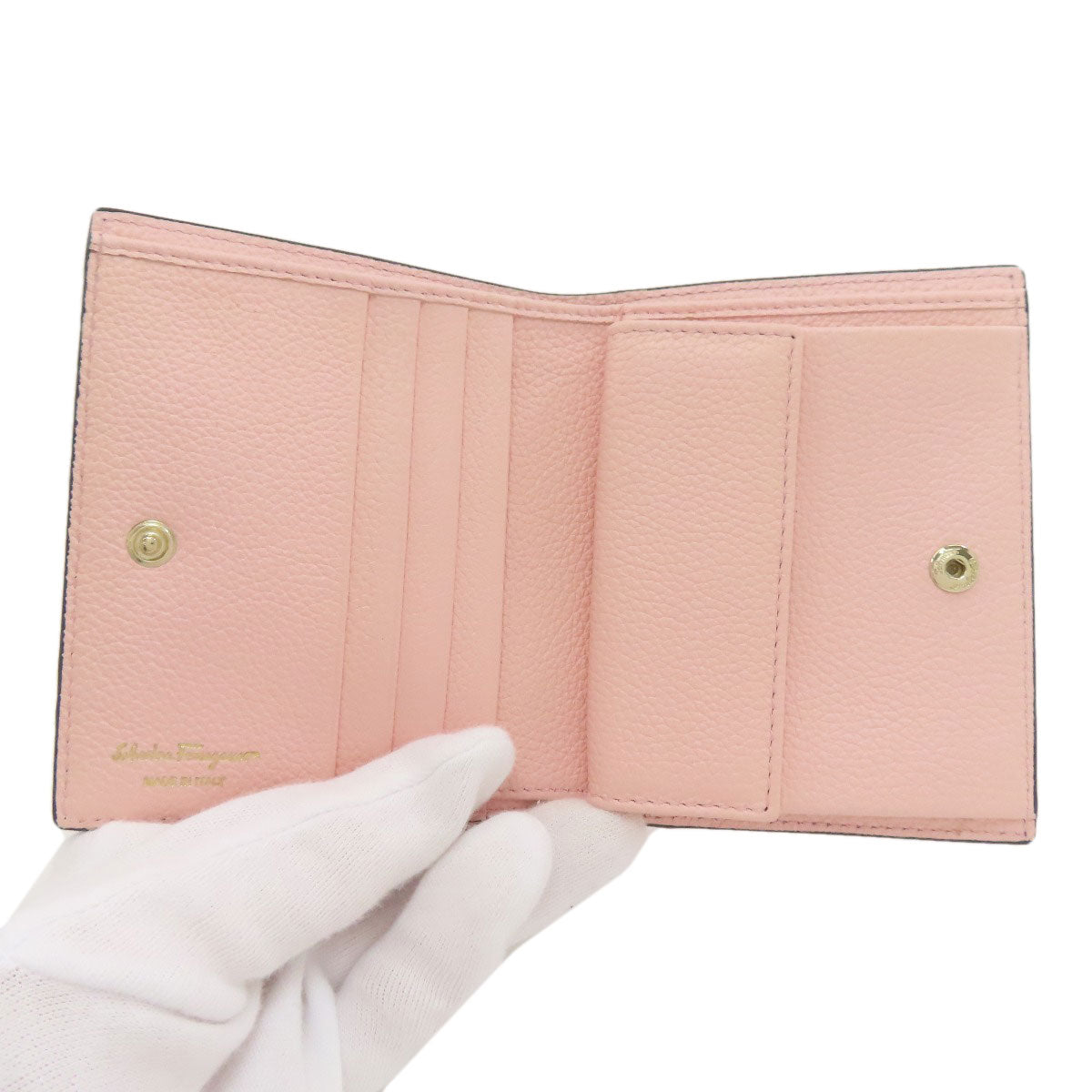 Salvatore Ferragamo サルヴァトーレフェラガモ ガンチーニ金具 二つ折り財布（小銭入れあり） レザー レディース 中古