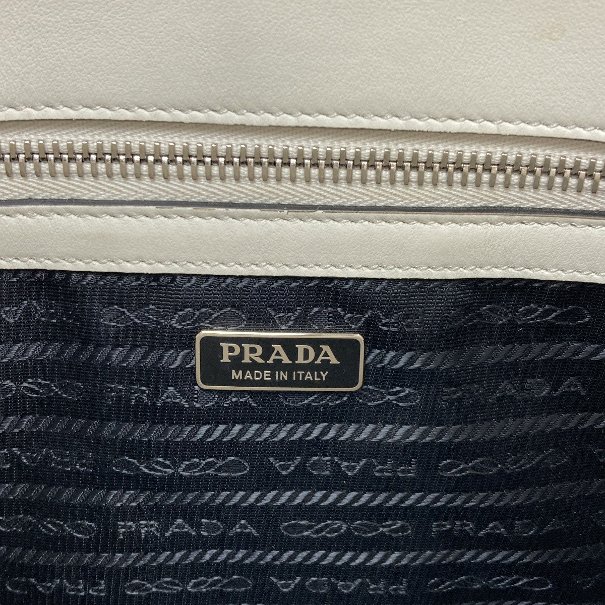 プラダ エンボス トライアングル 2WAY ハンドバッグ 中古 商品画像7