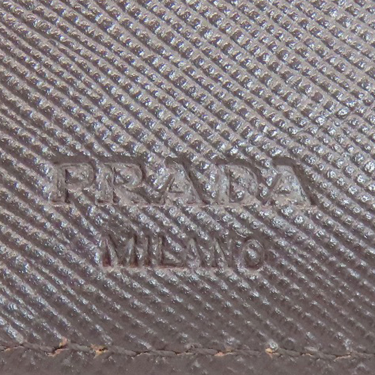 PRADA プラダ ロゴ金具 二つ折り財布（小銭入れあり） ナイロン レディース 中古