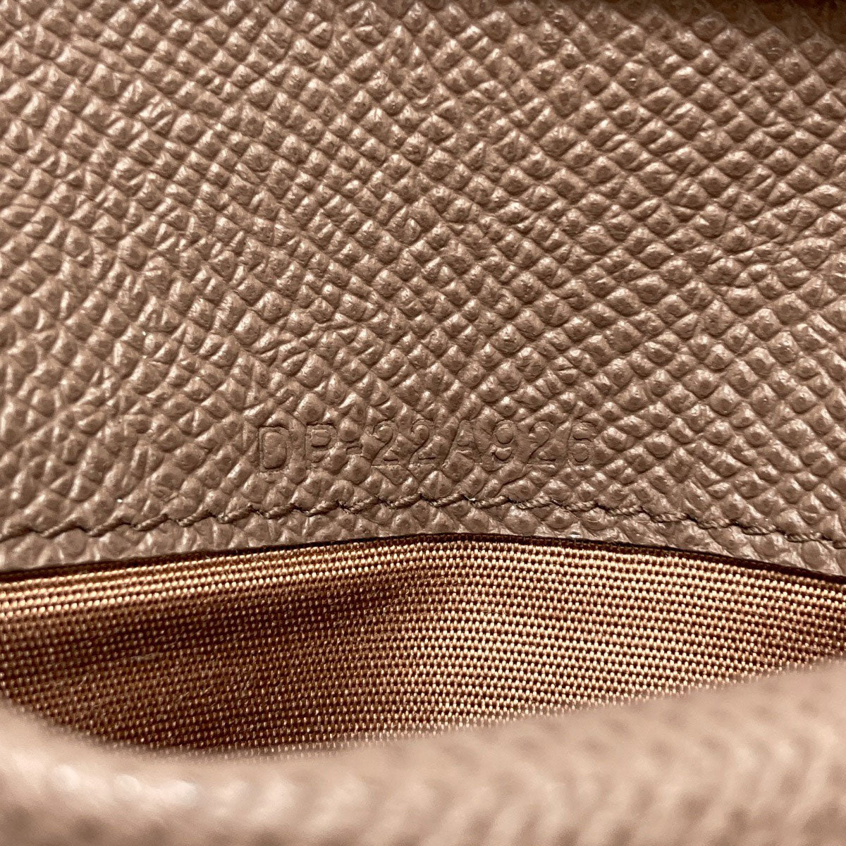 Salvatore Ferragamo サルヴァトーレフェラガモ ヴァラリボン 二つ折り財布（小銭入れあり） レザー レディース 中古