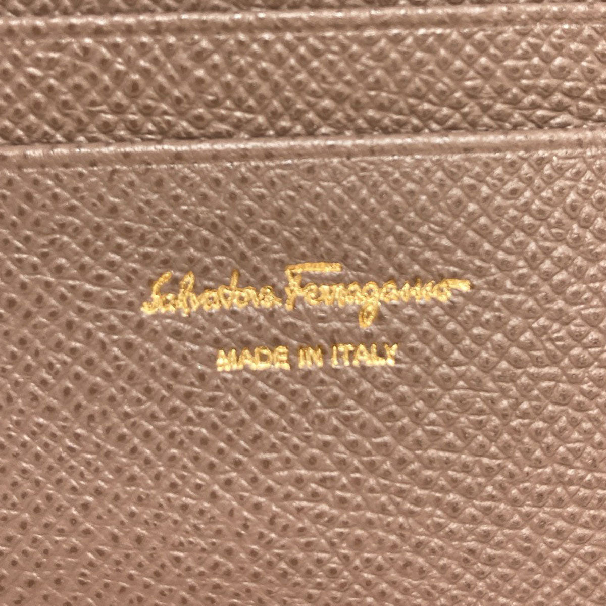 Salvatore Ferragamo サルヴァトーレフェラガモ ヴァラリボン 二つ折り財布（小銭入れあり） レザー レディース 中古