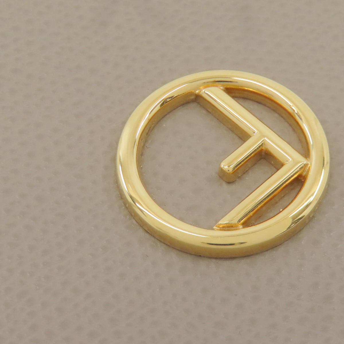 FENDI フェンディ エフイズフェンディ 二つ折り財布（小銭入れあり） カーフ レディース 中古