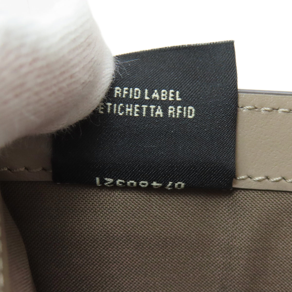 FENDI フェンディ エフイズフェンディ 二つ折り財布（小銭入れあり） カーフ レディース 中古