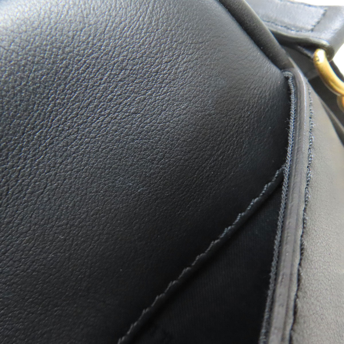 FENDI フェンディ カリグラフィ スタッズ ショルダーバッグ レザー レディース 中古