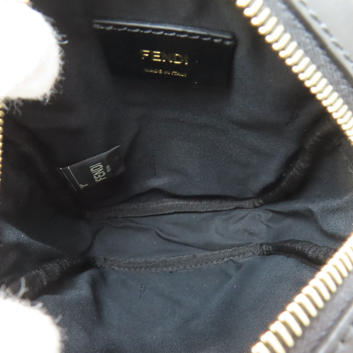 FENDI フェンディ カリグラフィ スタッズ ショルダーバッグ レザー レディース 中古
