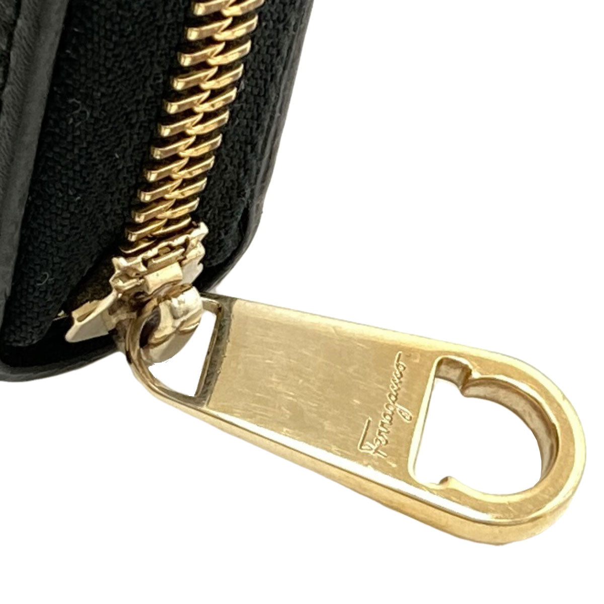 Salvatore Ferragamo サルヴァトーレフェラガモ ガンチーニ金具 長財布（小銭入れあり） レザー レディース 中古