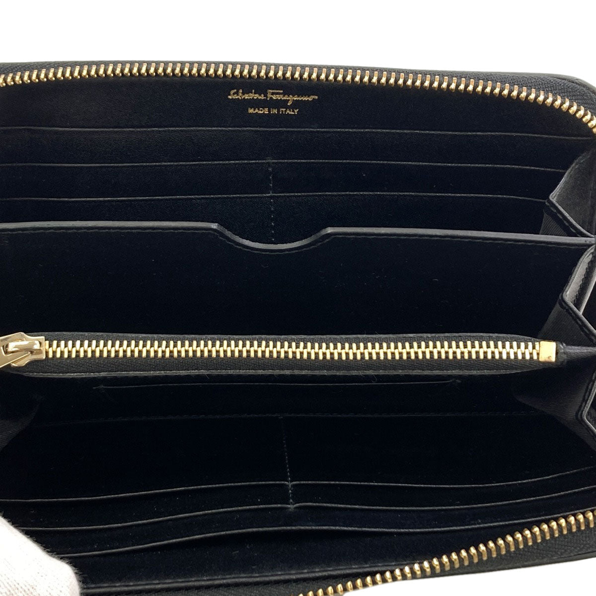 Salvatore Ferragamo サルヴァトーレフェラガモ ガンチーニ金具 長財布（小銭入れあり） レザー レディース 中古
