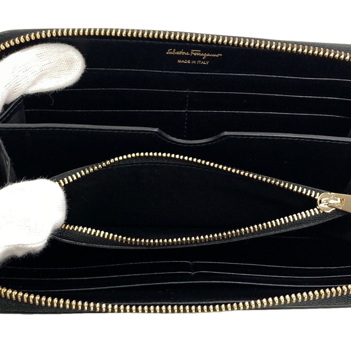 Salvatore Ferragamo サルヴァトーレフェラガモ ガンチーニ金具 長財布（小銭入れあり） レザー レディース 中古