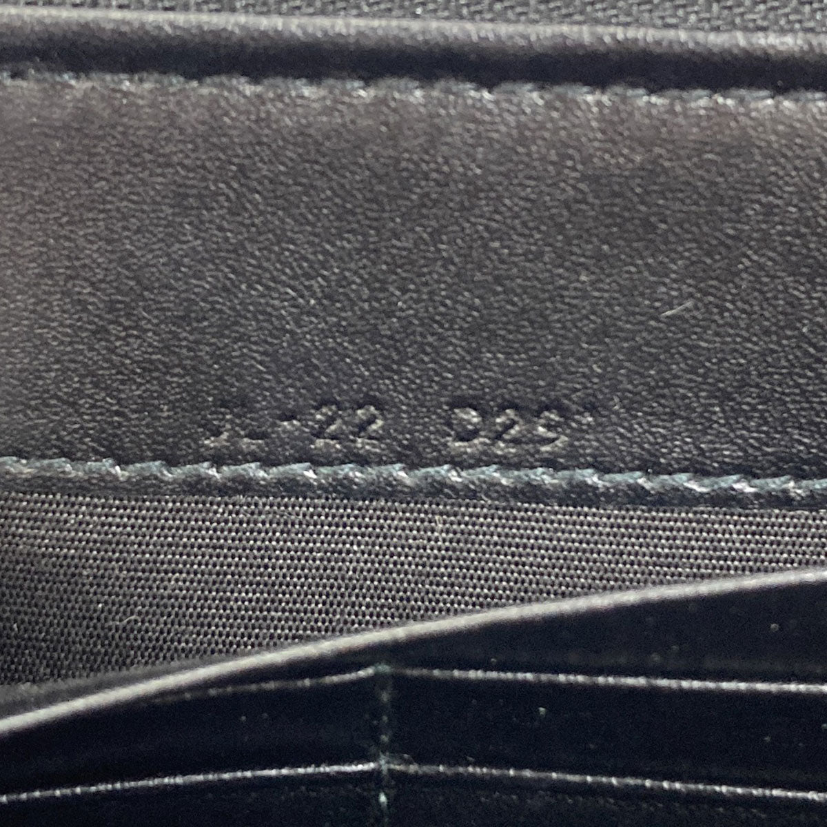 Salvatore Ferragamo サルヴァトーレフェラガモ ガンチーニ金具 長財布（小銭入れあり） レザー レディース 中古