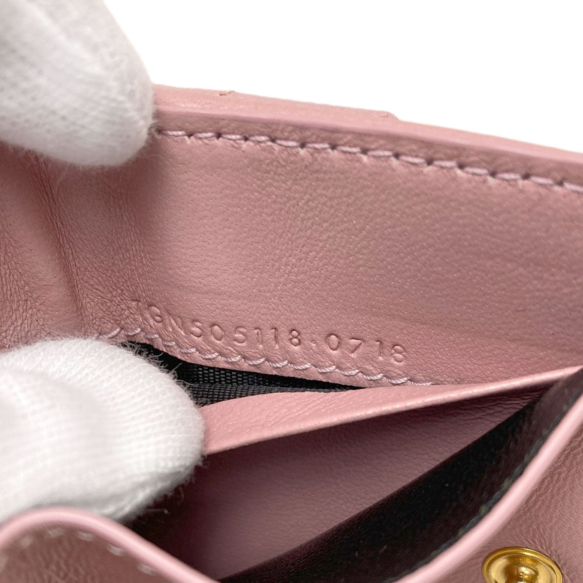 YVES SAINT LAURENT イヴ・サンローラン Vステッチ コンパクトウォレット 二つ折り財布（小銭入れあり） カーフ レディース 中古