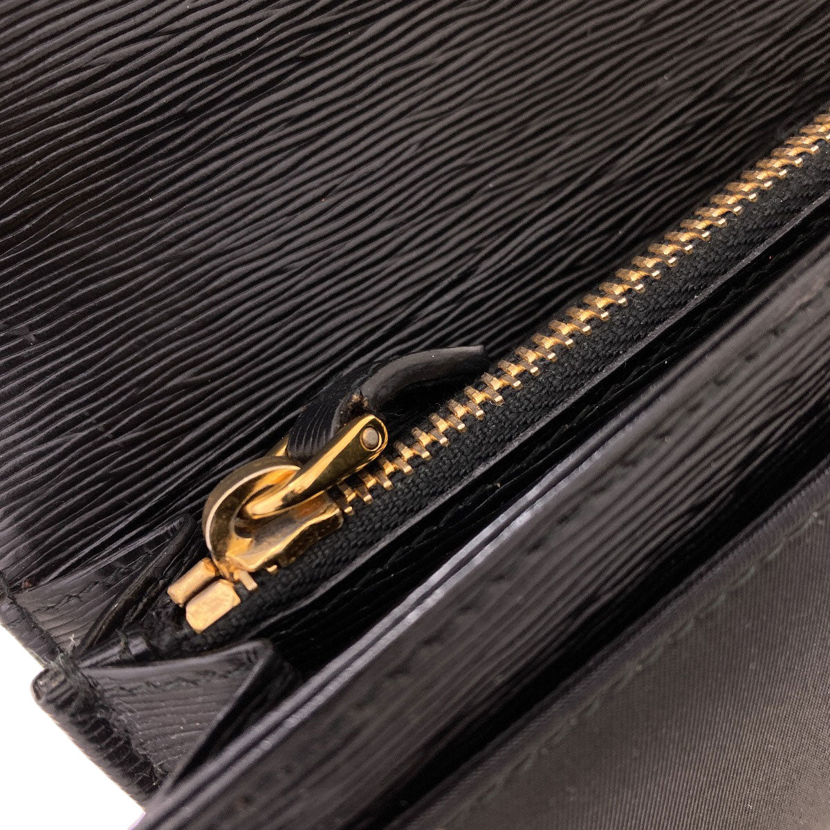 PRADA プラダ トライアングル 長財布（小銭入れあり） ナイロン レディース 中古