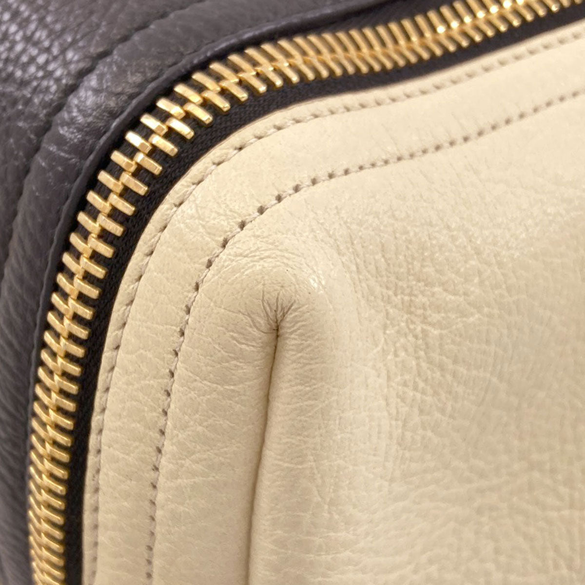 Salvatore Ferragamo サルヴァトーレフェラガモ ガンチーニ金具 ハンドバッグ レザー レディース 中古