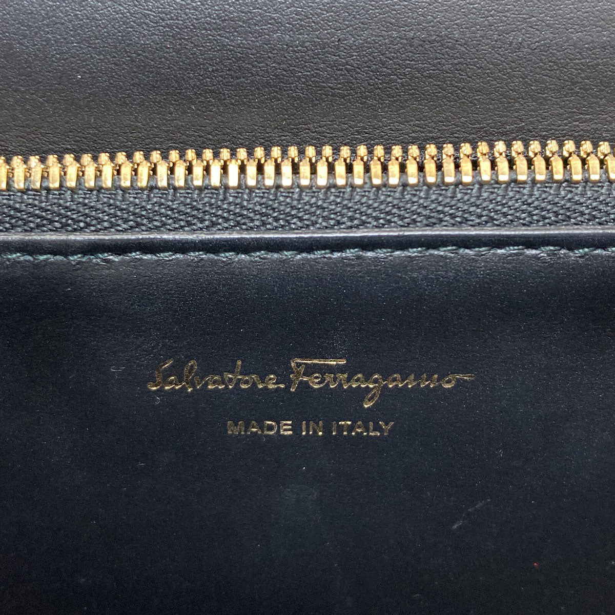 Salvatore Ferragamo サルヴァトーレフェラガモ ガンチーニ金具 ロングショルダー ショルダーバッグ レザー レディース 中古