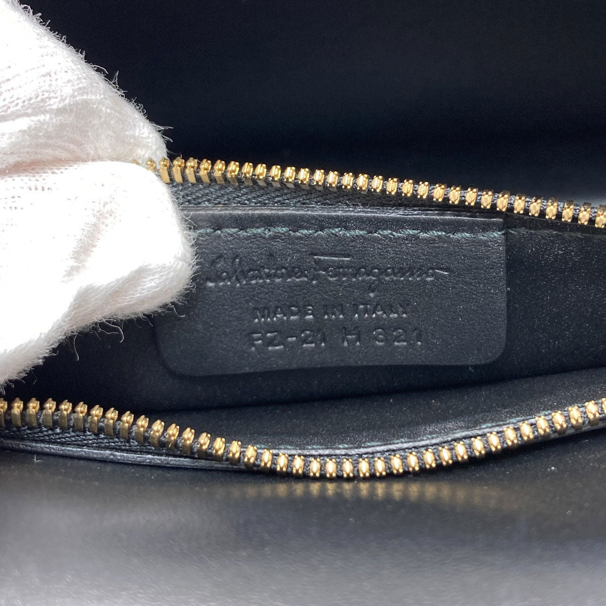 Salvatore Ferragamo サルヴァトーレフェラガモ ガンチーニ金具 ロングショルダー ショルダーバッグ レザー レディース 中古