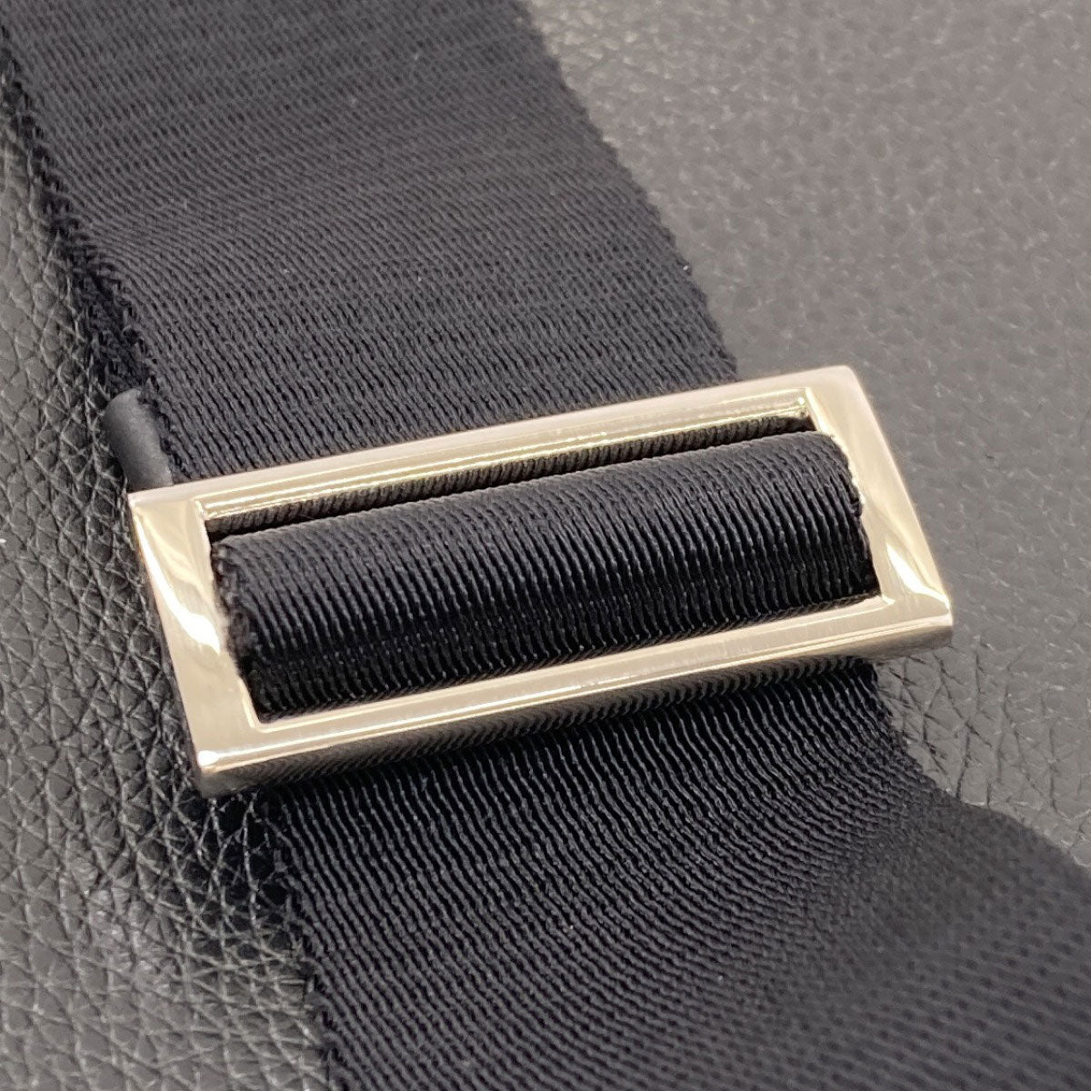 PRADA プラダ ロゴ金具 ショルダーバッグ レザー レディース 中古