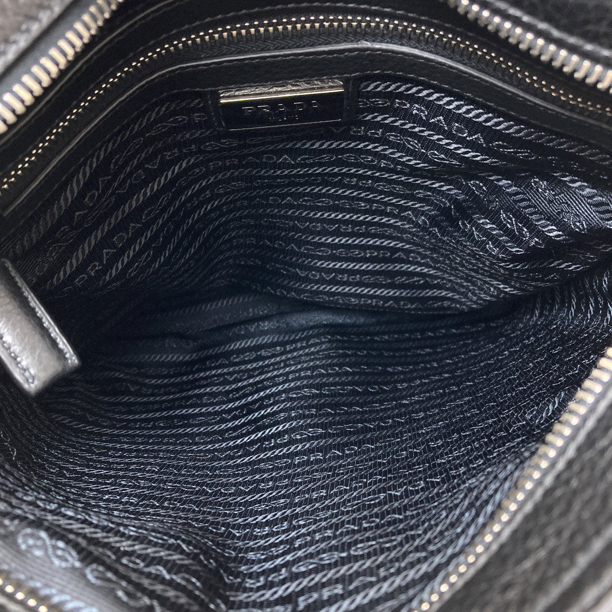 PRADA プラダ ロゴ金具 ショルダーバッグ レザー レディース 中古