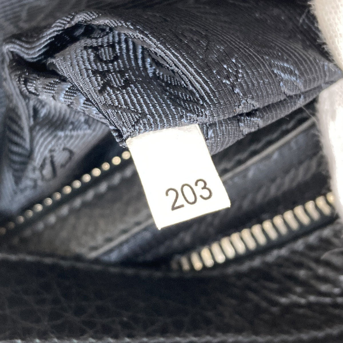 PRADA プラダ ロゴ金具 ショルダーバッグ レザー レディース 中古