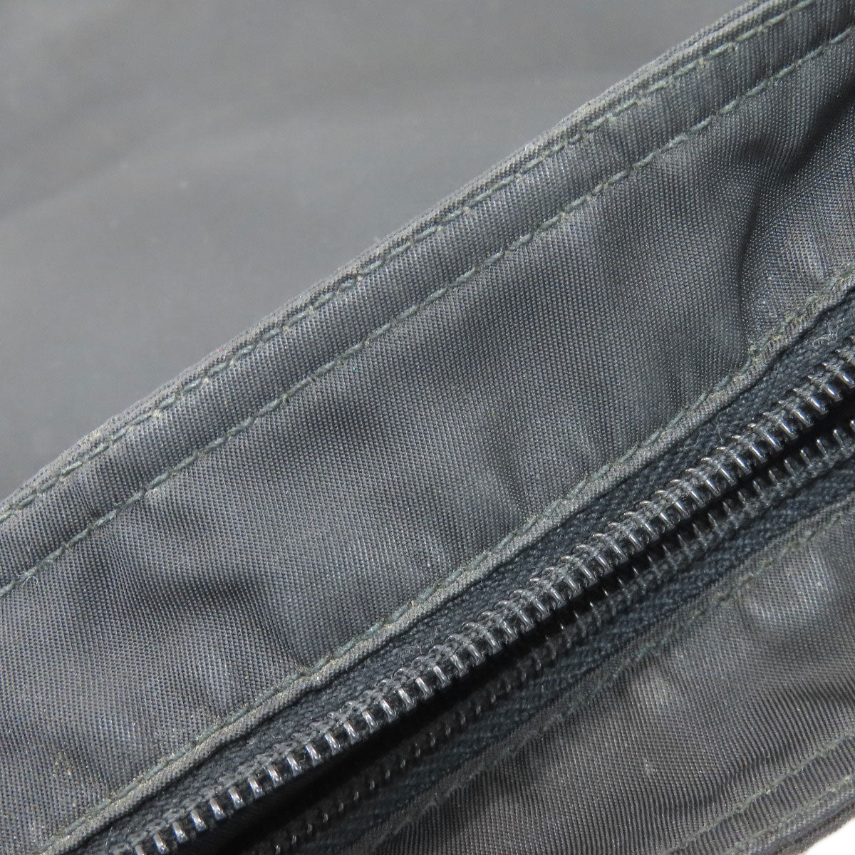 PRADA プラダ ロゴ金具 ショルダーバッグ ナイロン レディース 中古
