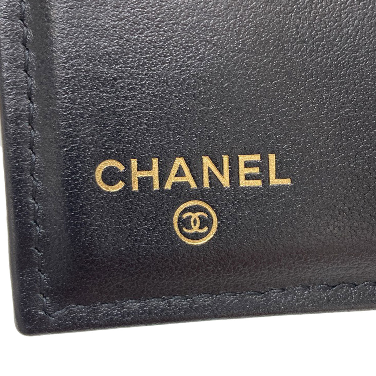 CHANEL シャネル ココマーク マトラッセ ゴールド金具 二つ折り財布（小銭入れあり） グレインド カーフスキン レディース 中古