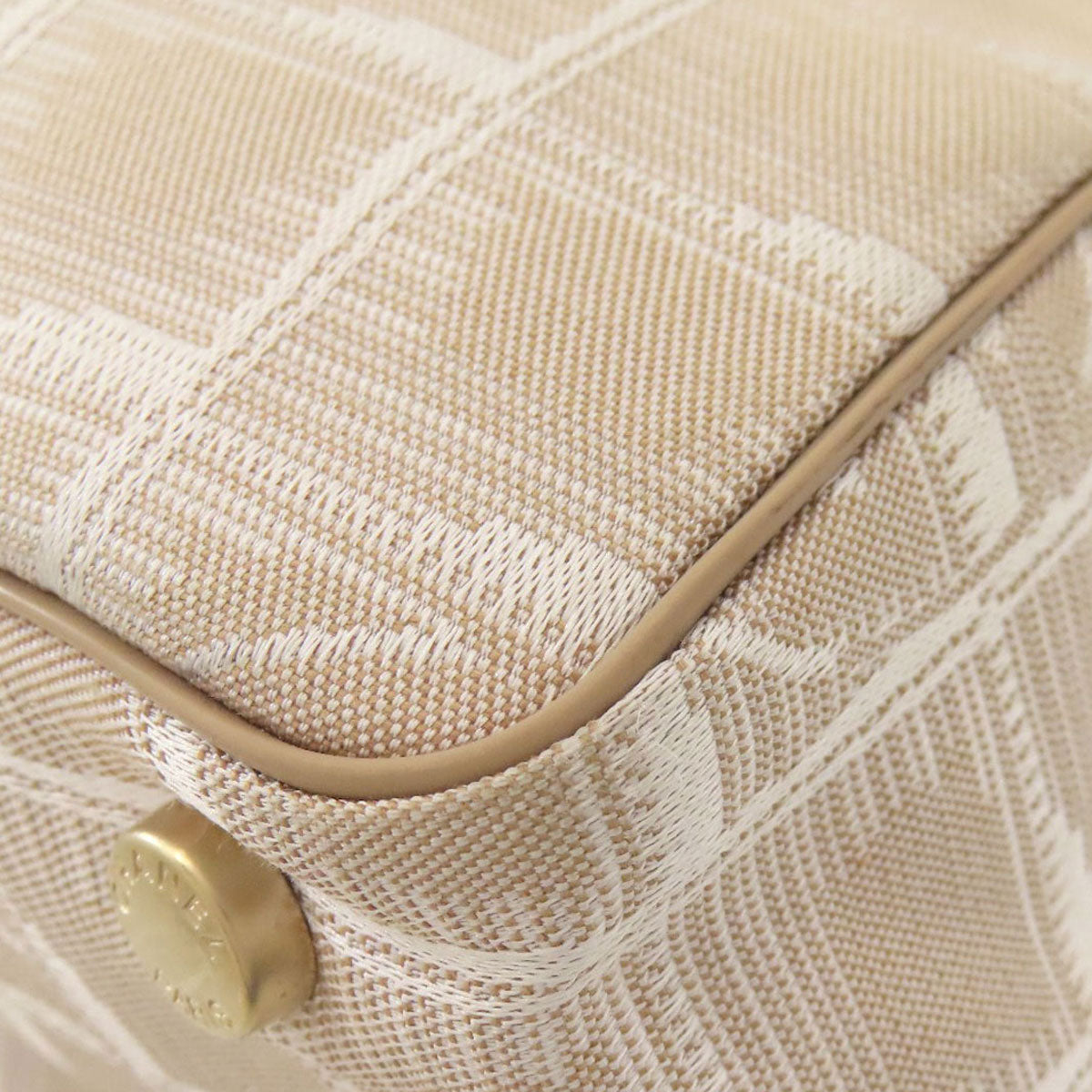 【専用】CHANEL ニュートラベルライン トートバッグ　ベージュ×ゴールド シャネル ニュートラベルラインMM ゴールド金具 トートバッグ 中古
