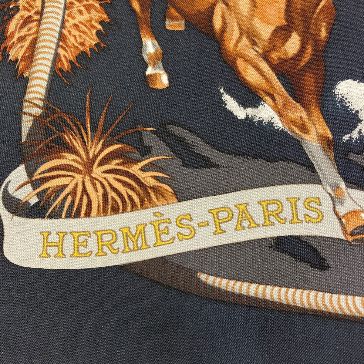 エルメス カレ90 LES MUSTANNGS 野生馬 スカーフ 中古 商品画像6