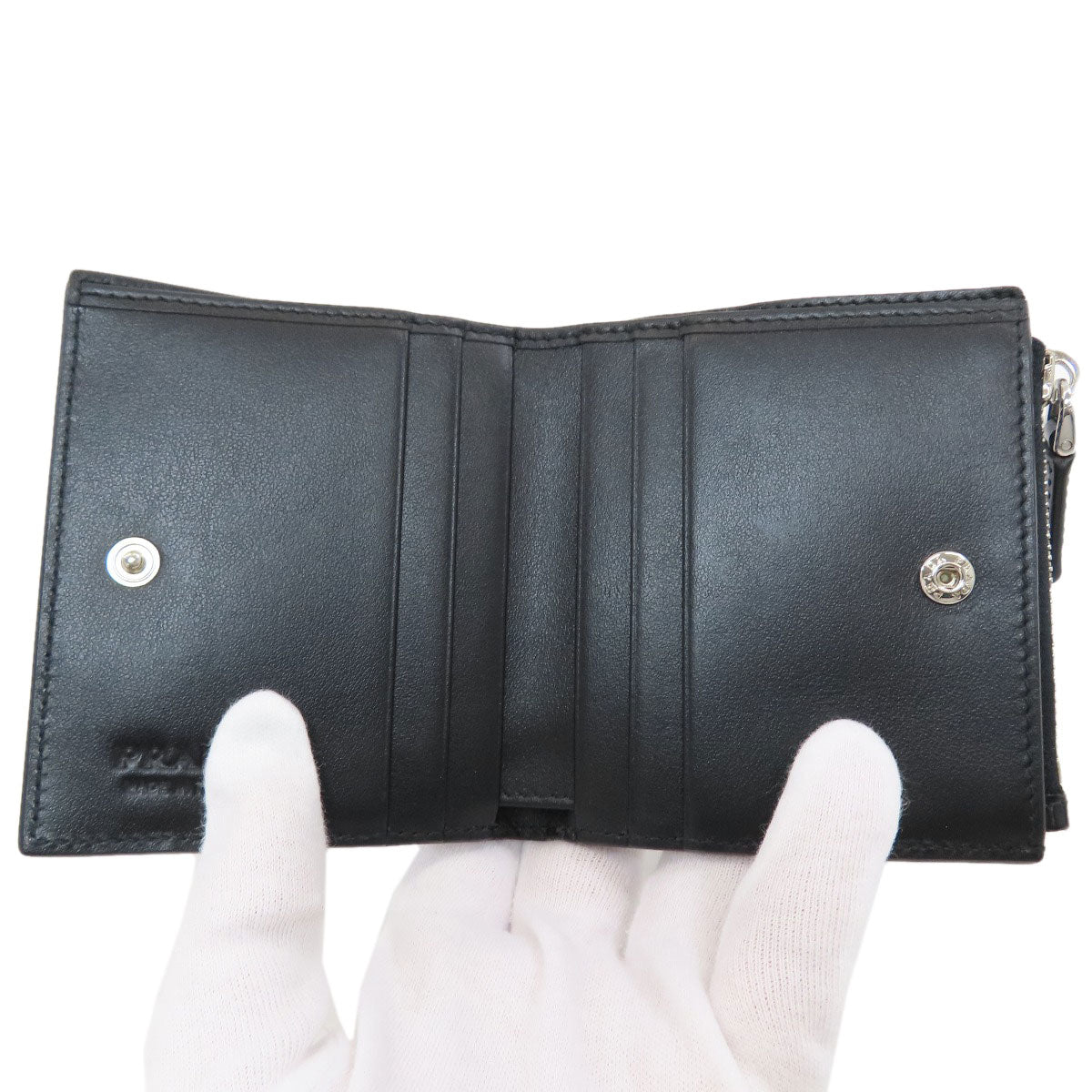 プラダ エンボス 二つ折り財布（小銭入れあり） 中古 商品画像5