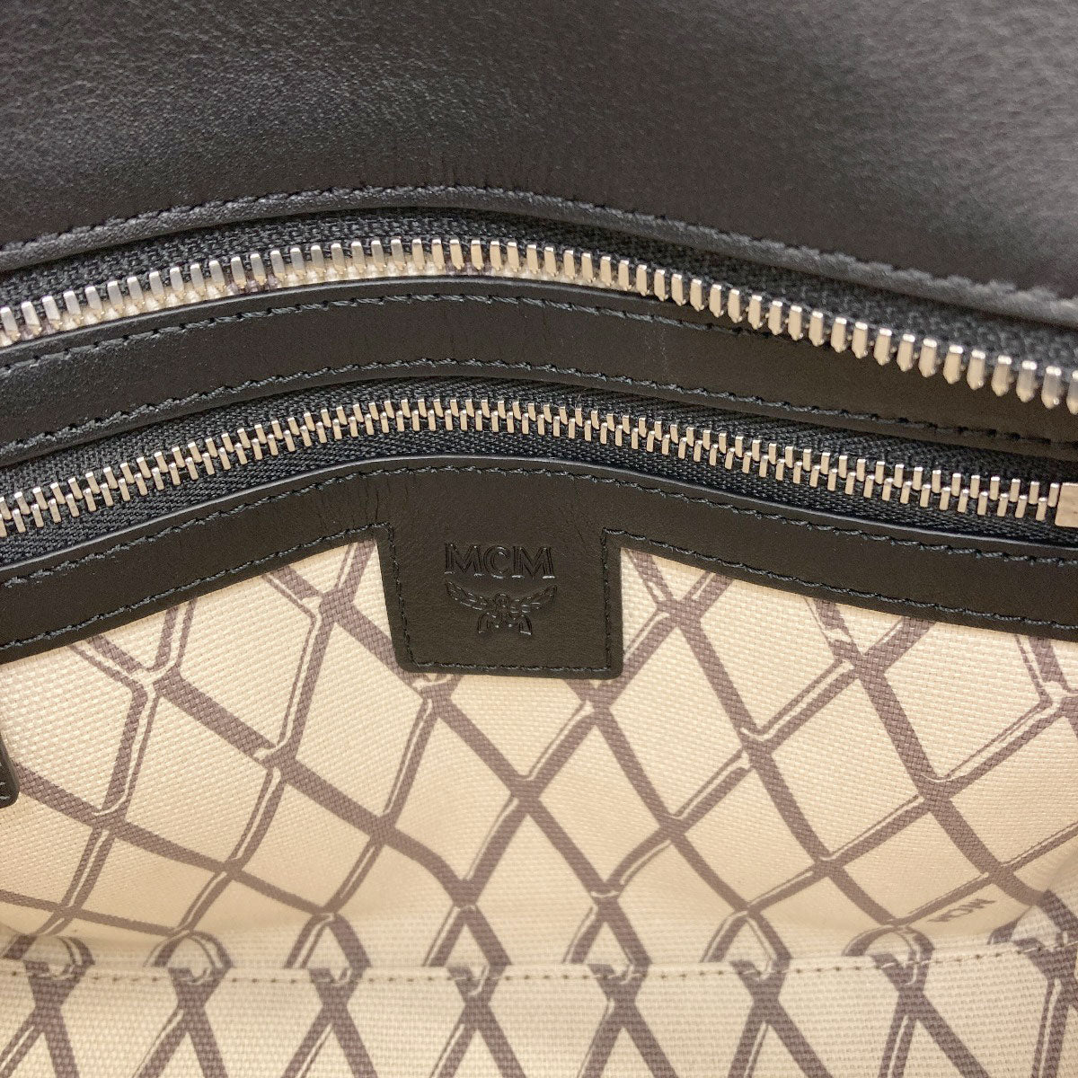 エムシーエム Toni トップジップ ショップバッグ クレヨンしんちゃんコラボ 2WAY ハンドバッグ 中古 商品画像7